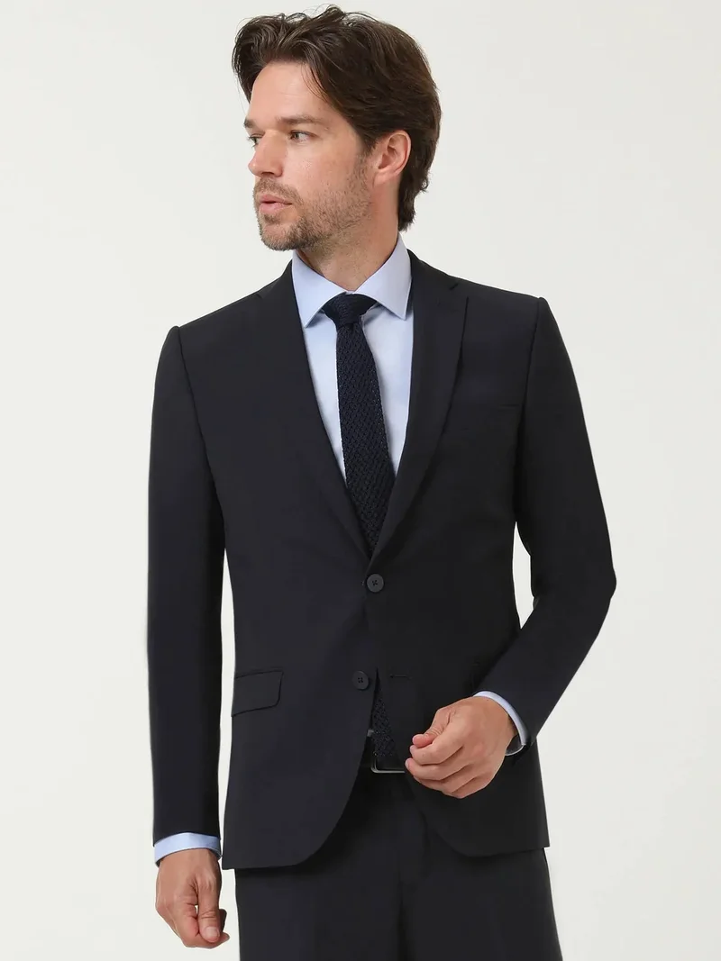 كيب بدلة زرقاء داكنة سادة ضيقة من مزيج الصوف