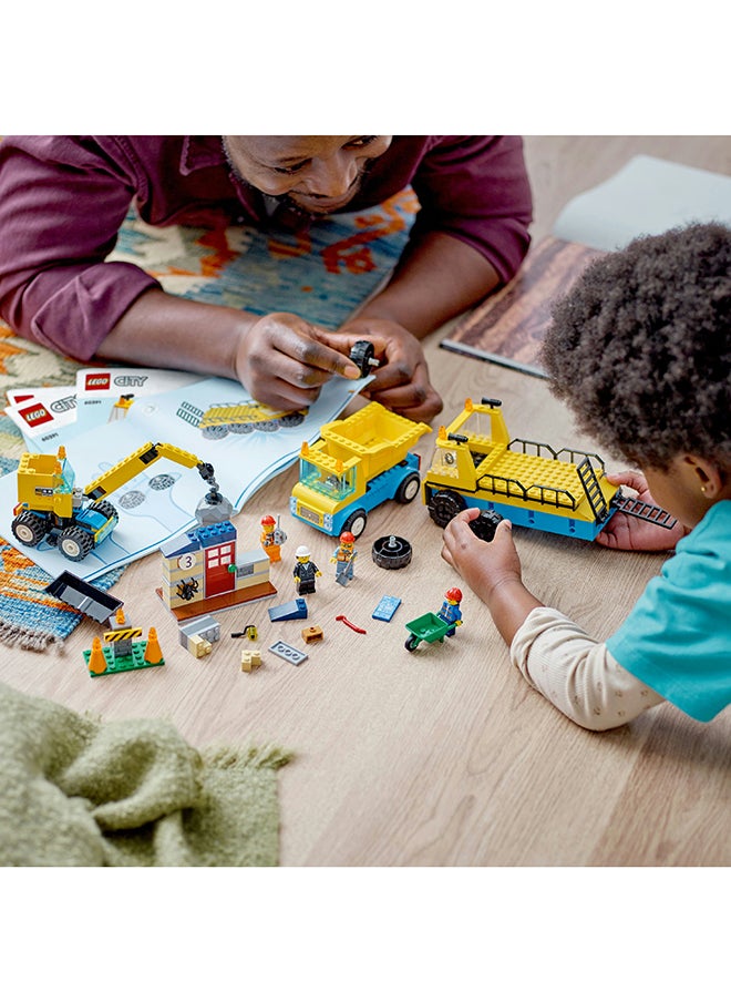 LEGO شاحانات بناء المدينة ورافعة كرة الهدم 60391 مجموعة ألعاب البناء للأطفال من عمر 4 سنوات فأكثر؛ تشمل 3 مركبات بناء، منزل مهدم، 3 شخصيات صغيرة وملحقات ممتعة للعب التخيل (235 قطعة)  - Image 4