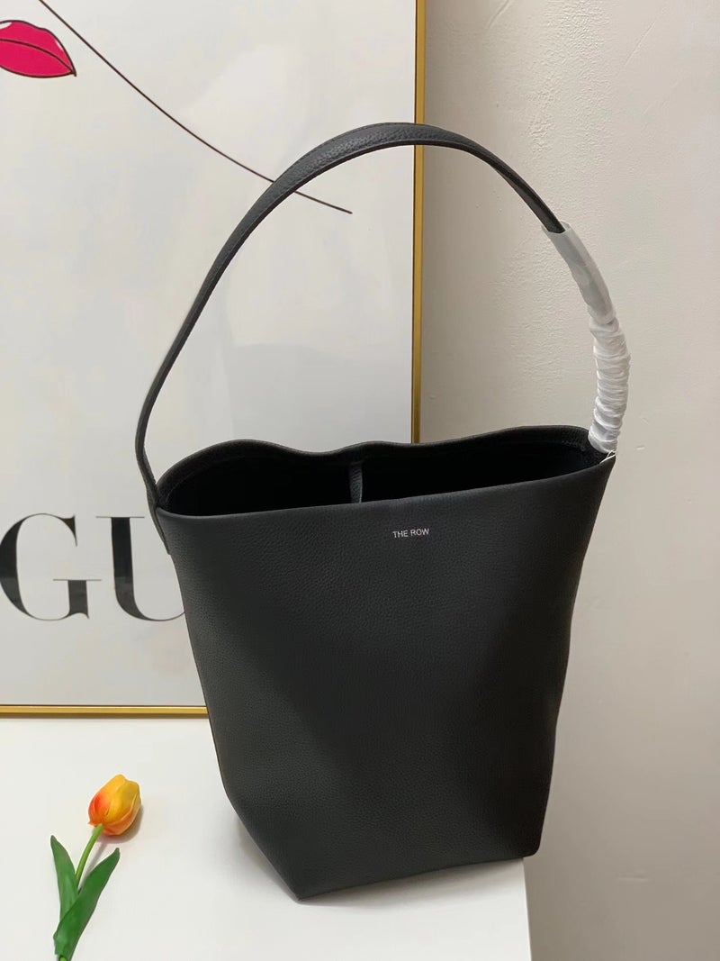 the New row Leather Bucket Bag Top Layer Cowhide Large Capacity Shoulder Bag Niche Superior Commuter Tote Bag Black Medium