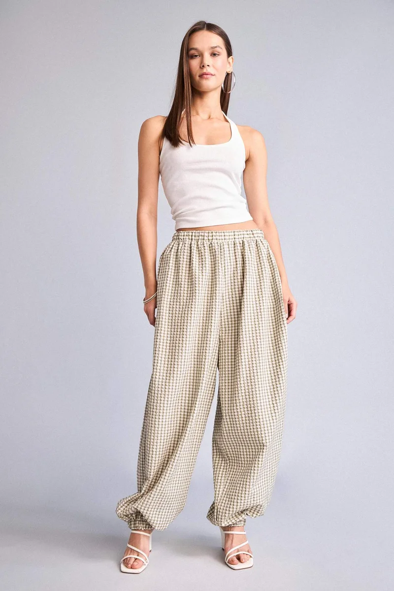 ديفاكتو Balloon Fit Double Pocket Gingham Trousers