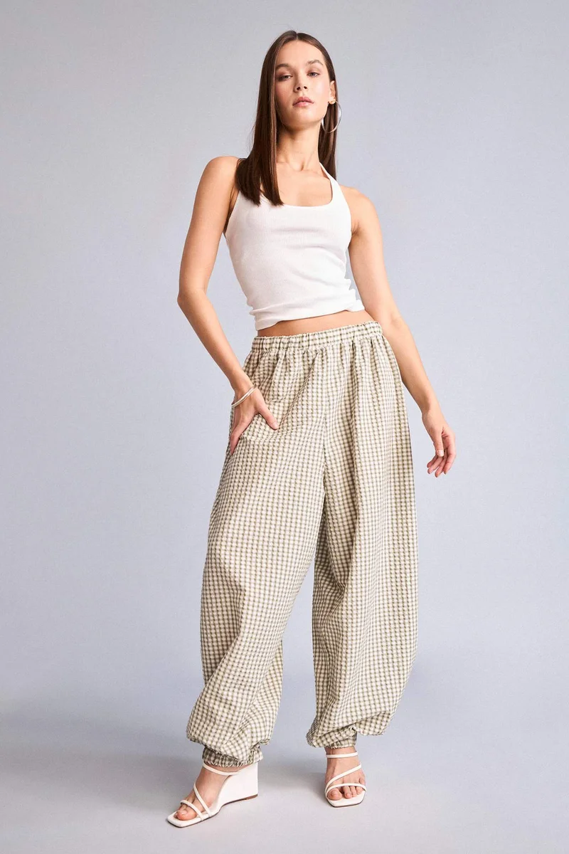 ديفاكتو Balloon Fit Double Pocket Gingham Trousers