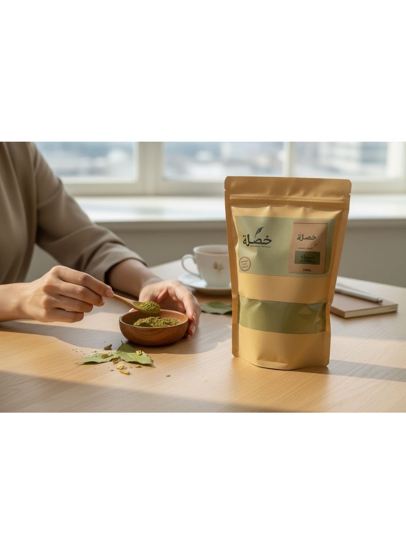 حناء المدينة من خصلة 1000 جم لتقوية الشعر وتغذيته بعمق، تمنح لونًا طبيعيًا لامعًا وتعيد الحيوية للشعر التالف بخلاصة الأعشاب العضوية - Image 3