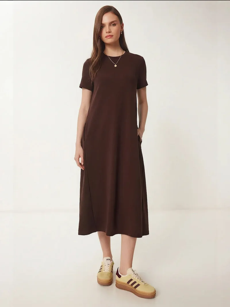 السعادة في إسطنبول ISTANBUL Midi Dress with Short Sleeves and Crew Neck