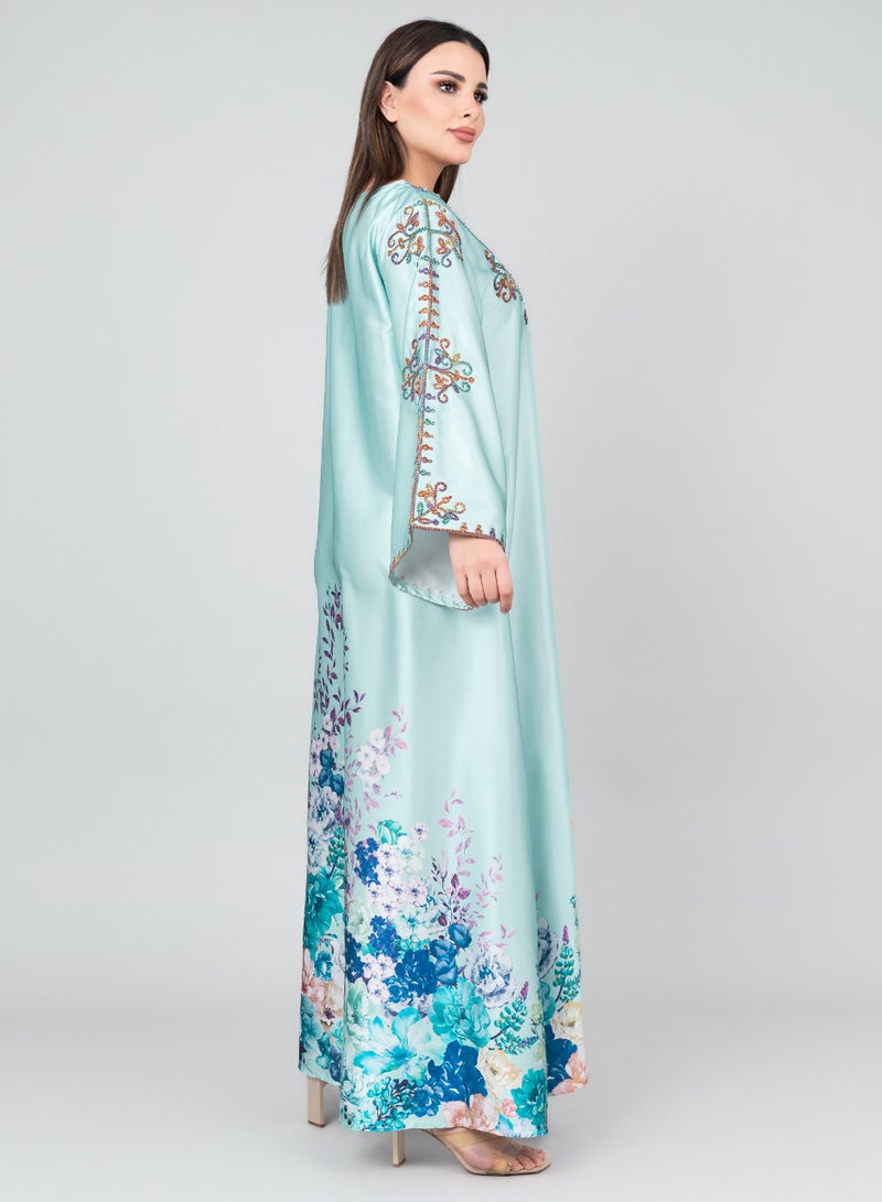 اكسا جلابية مطرزة بالكريستال بطبعة زهور لون تركواز - Image 3