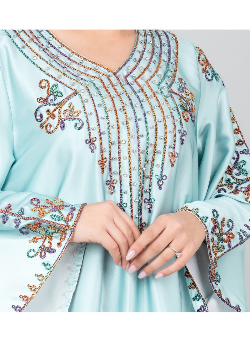 اكسا جلابية مطرزة بالكريستال بطبعة زهور لون تركواز - Image 4