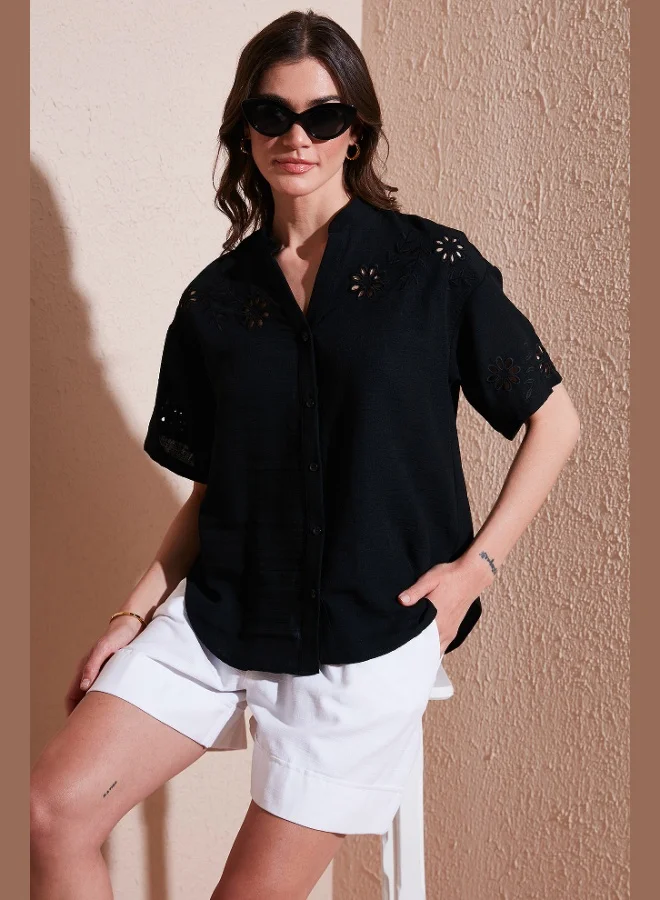 ليلا قميص نسائي بياقة قاضي مقاس عادي مطرز بالدانتيل