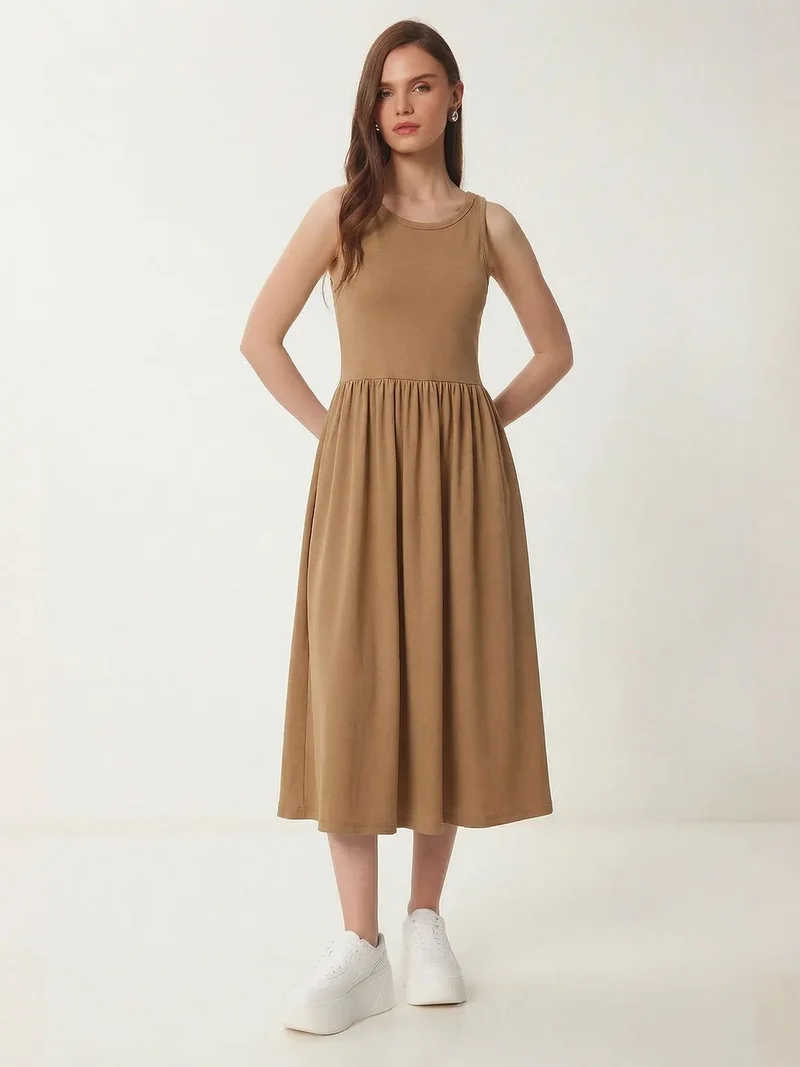 السعادة في إسطنبول ISTANBUL Sleeveless Crew Neck Midi Dress