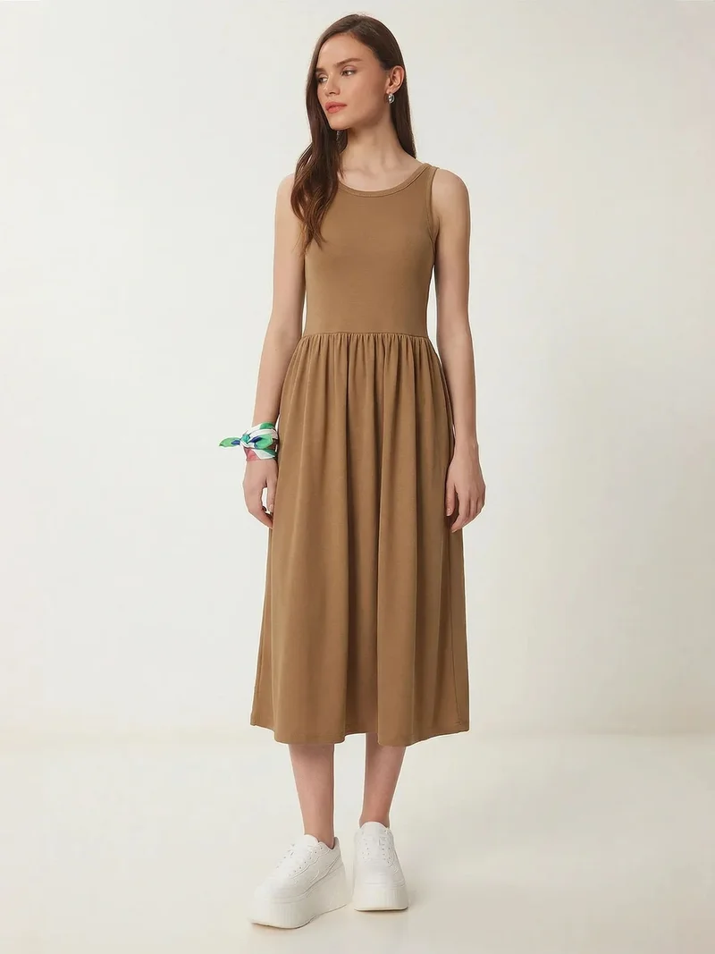 السعادة في إسطنبول ISTANBUL Sleeveless Crew Neck Midi Dress