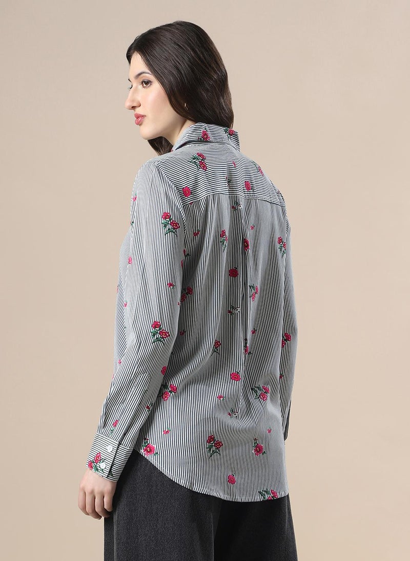 جلو باص بلوزة نسائية مخططة باللون الأزرق بطبعة زهور وياقة عريضة وأكمام بأساور وقصة مريحة للعمل - Image 4