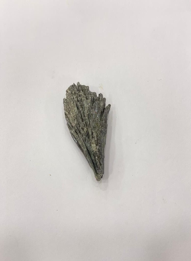 NATURAL BLACK KYANITE ROUGH STONE PER PIECE