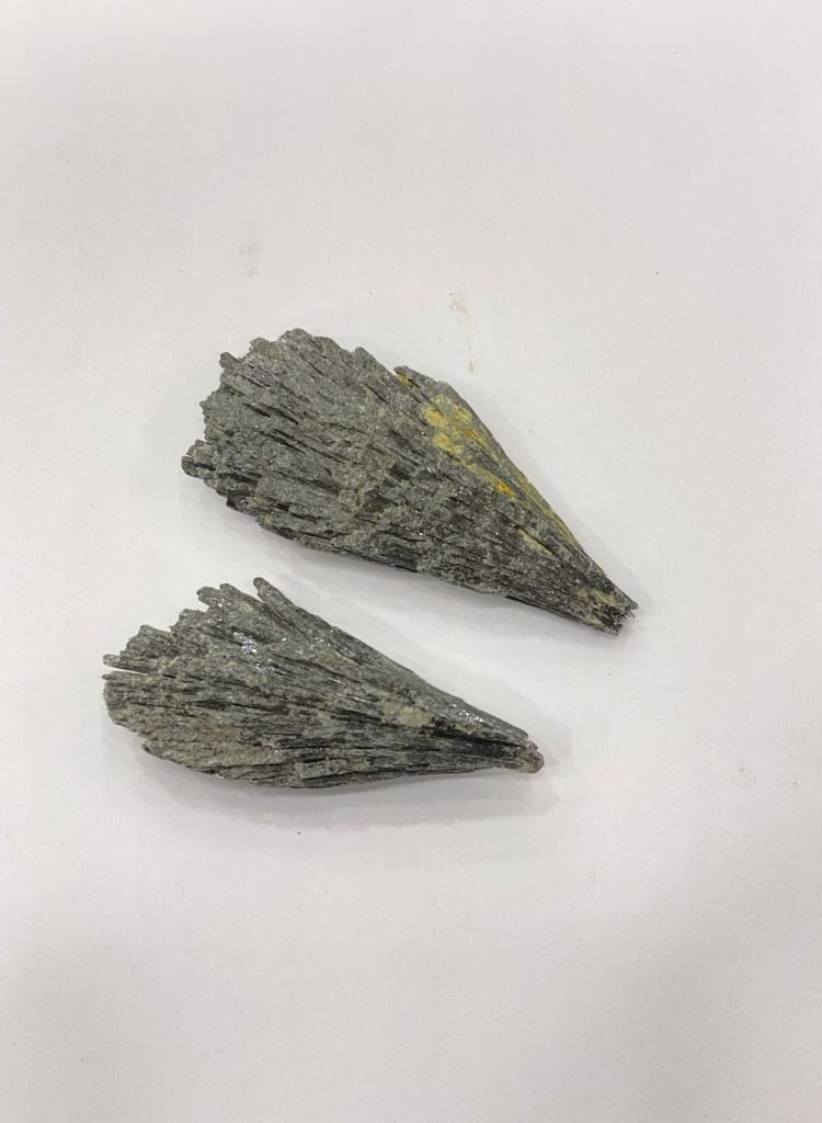 NATURAL BLACK KYANITE ROUGH STONE PER PIECE