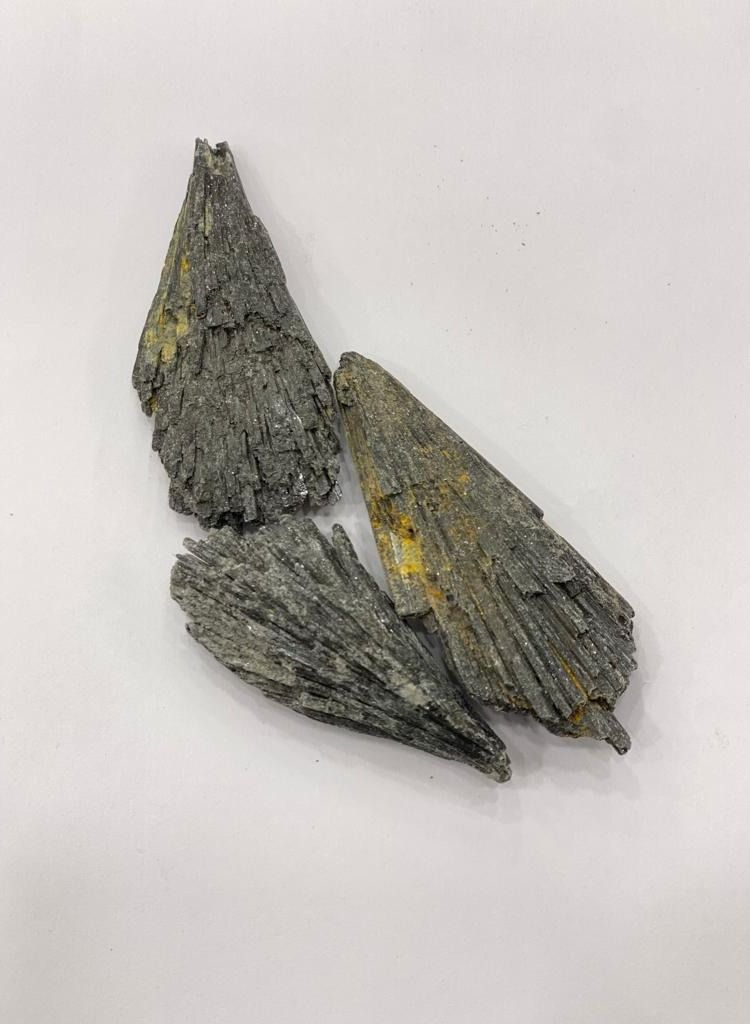 NATURAL BLACK KYANITE ROUGH STONE PER PIECE