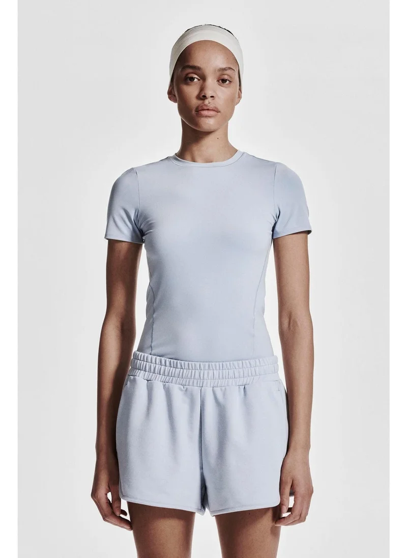 H&M Sports top in DryMove™