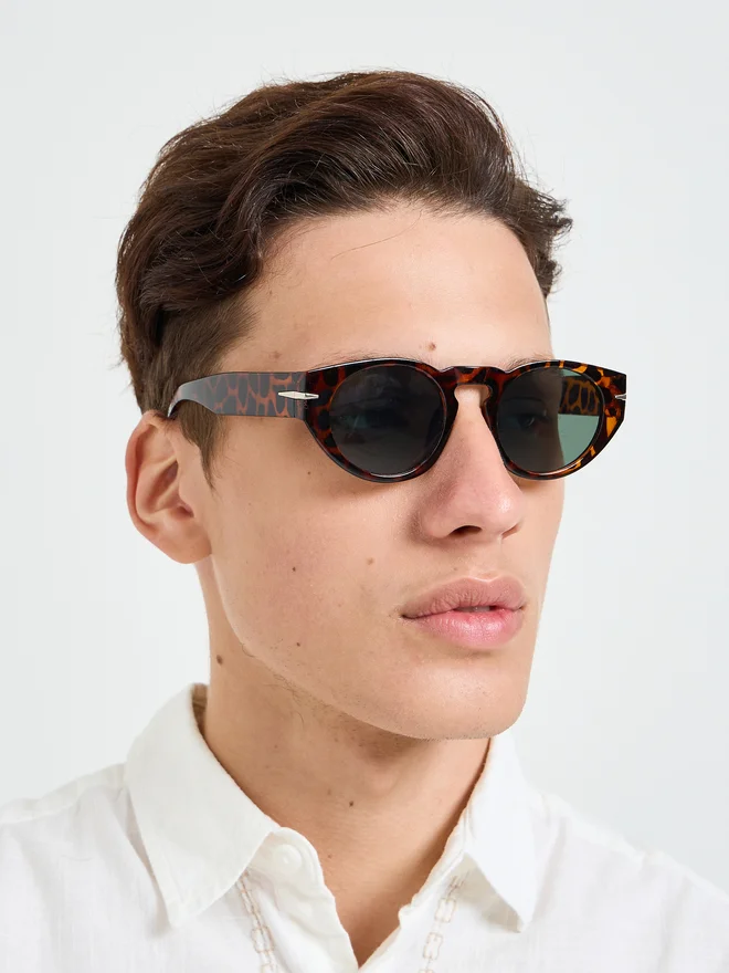 Styli Tortoise Frame Round Sunglasses