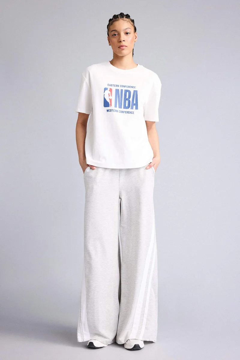 ديفاكتو Relax Fit NBA Wordmark Short Sleeves T-Shirt
