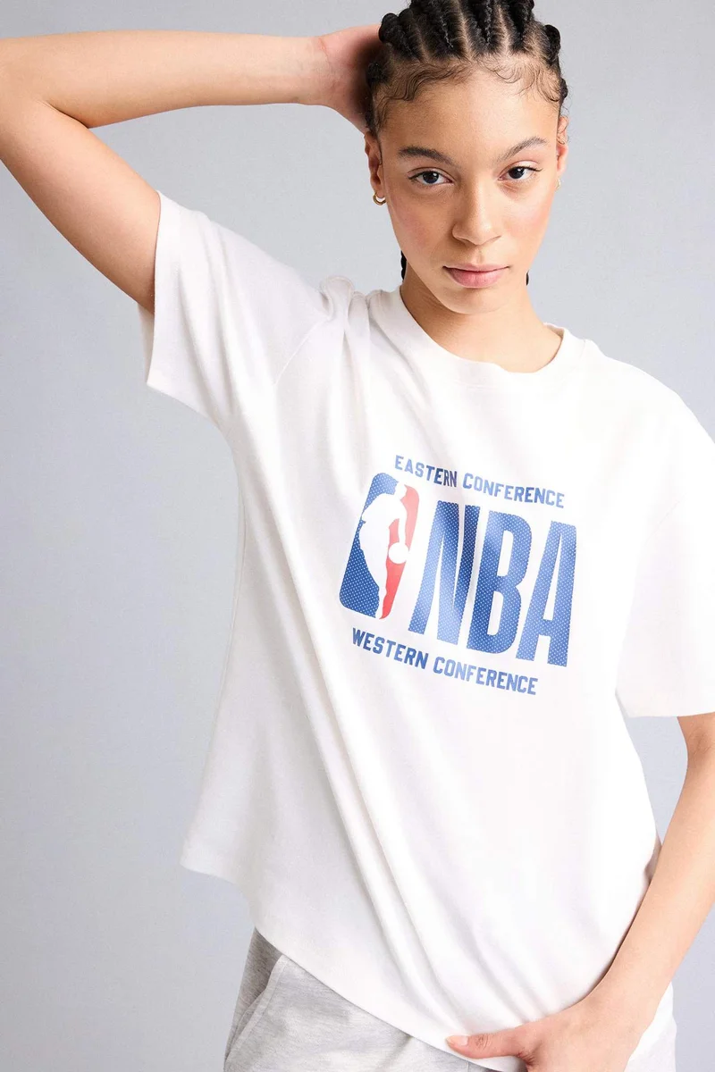 ديفاكتو Relax Fit NBA Wordmark Short Sleeves T-Shirt