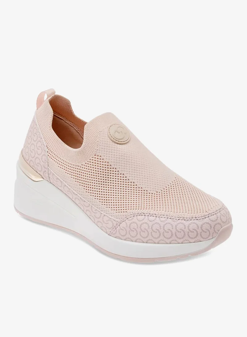 سيليست سنيكرز نسائي بشعار مميز سهل الارتداء