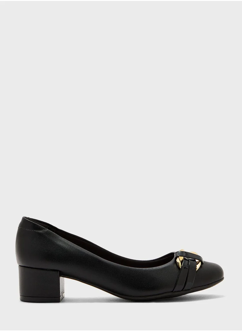 Beira Rio Destiny Close Toe Mid Heel Pumps