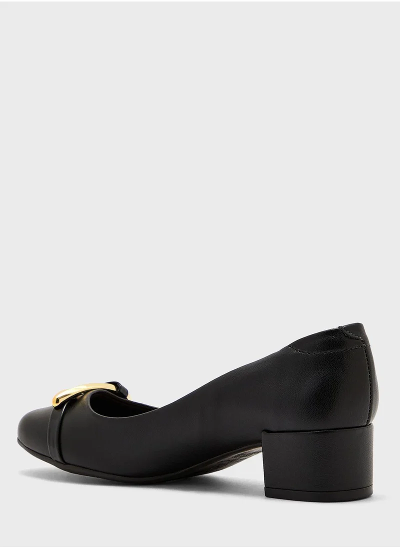 Beira Rio Destiny Close Toe Mid Heel Pumps