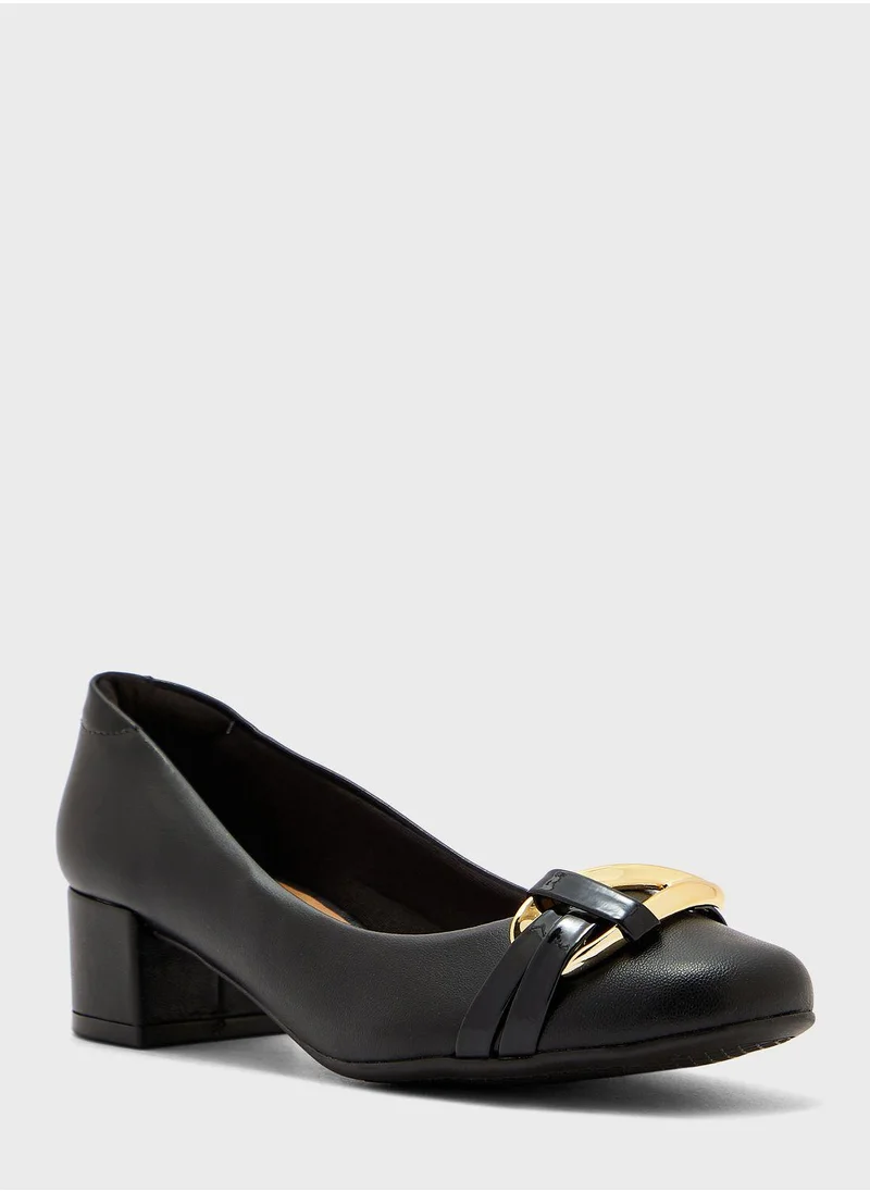 Beira Rio Destiny Close Toe Mid Heel Pumps