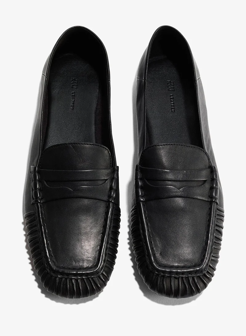 اتش اند ام حذاء لوفر من الجلد