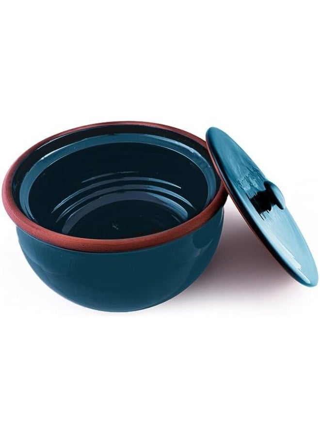 لوكسيول قدر طهي طيني من لوكس يول – صناعة يدوية تركية من طين طبيعي 100٪ – صديق للبيئة وآمن للفرن والميكروويف وغسالة الصحون – متوفر بألوان طبيعي، أزرق، بني، أسود، أخضر، تركواز – بأربعة مقاسات: طول 9 سم بقطر 20، طول 12 بقطر 24، طول 14 بقطر 27، طول 16 بقطر 31 سم – مثالي للطهي الصحي والمتوازن: حساء، يخنة، طاجن، أطباق جانبية ومقبلات – يحافظ على نكهة وحرارة الطعام – مقاوم للتشقق والصدمات – خالٍ من المواد الكيميائية و BPA – مادة طينية صحية، تدعم نمط الحياة المستدام – تصميم أنيق يناسب المطابخ العصرية أو التقليدية – هدية فاخرة لحفلات الزفاف أو دبيج المنزل أو لمحبي الطهي – ماركة لوكس يول مصنوعة بحرفية عالية وطابع تراثي تركي – قدر يتمتع بمتانة تدوم وجمال ألوان طبيعية - Image 1