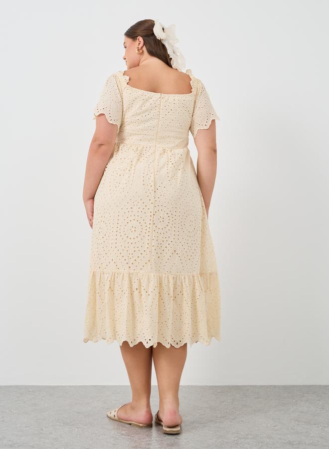 Styli Plus Size Schiffli Half Sleeves A-Line Midi Dress - Image 5