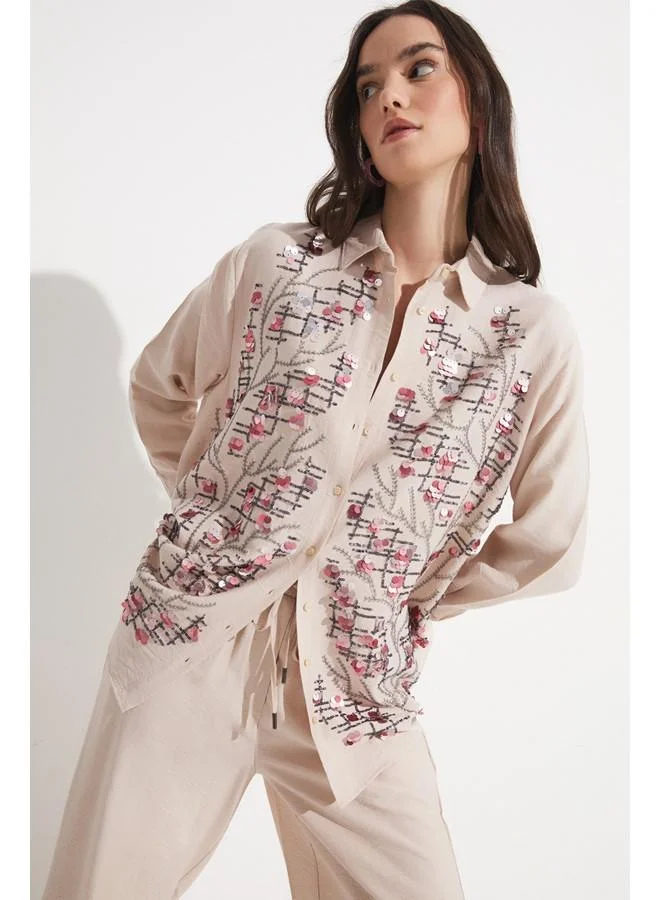 JUNE June Women Exclusive Boyfriend/Wide Fit Viscose Blend Embroidered Detailed Shirt Beige