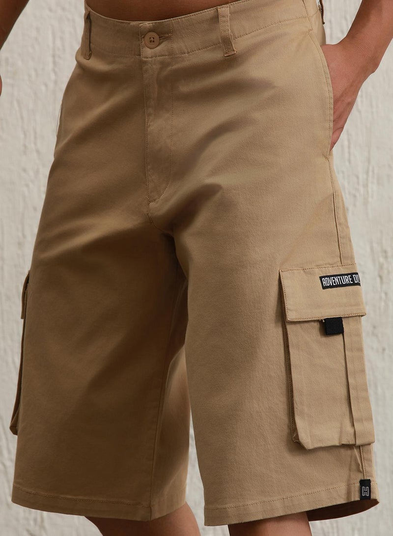 Hubberholme Men's Khaki Cotton Blend Solid Pattern Cropped Length Cargo Loose Shorts - Image 5