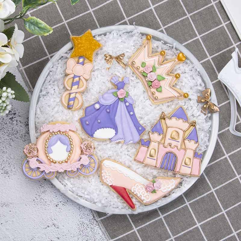 Flycalf Princess Carriage Cookie Cutter Biscuit Cutter Baking with 3D Stamper PLA Accessories Cutter Molds Gifts Decorative Party 3.5" Kitchen Cake Supplies - Image 5
