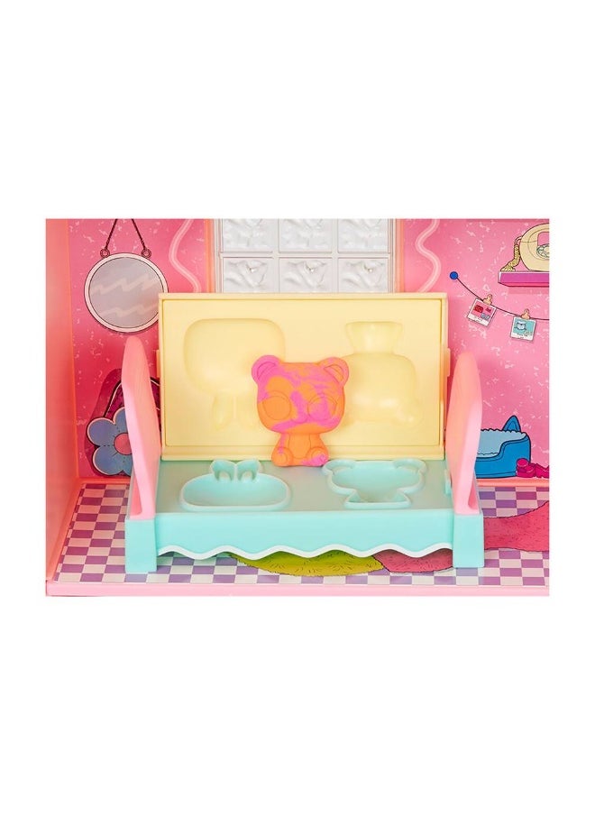 L.O.L. SURPRISE! - Squish Sand Magic House With Tot (50 Surprises) - Image 1