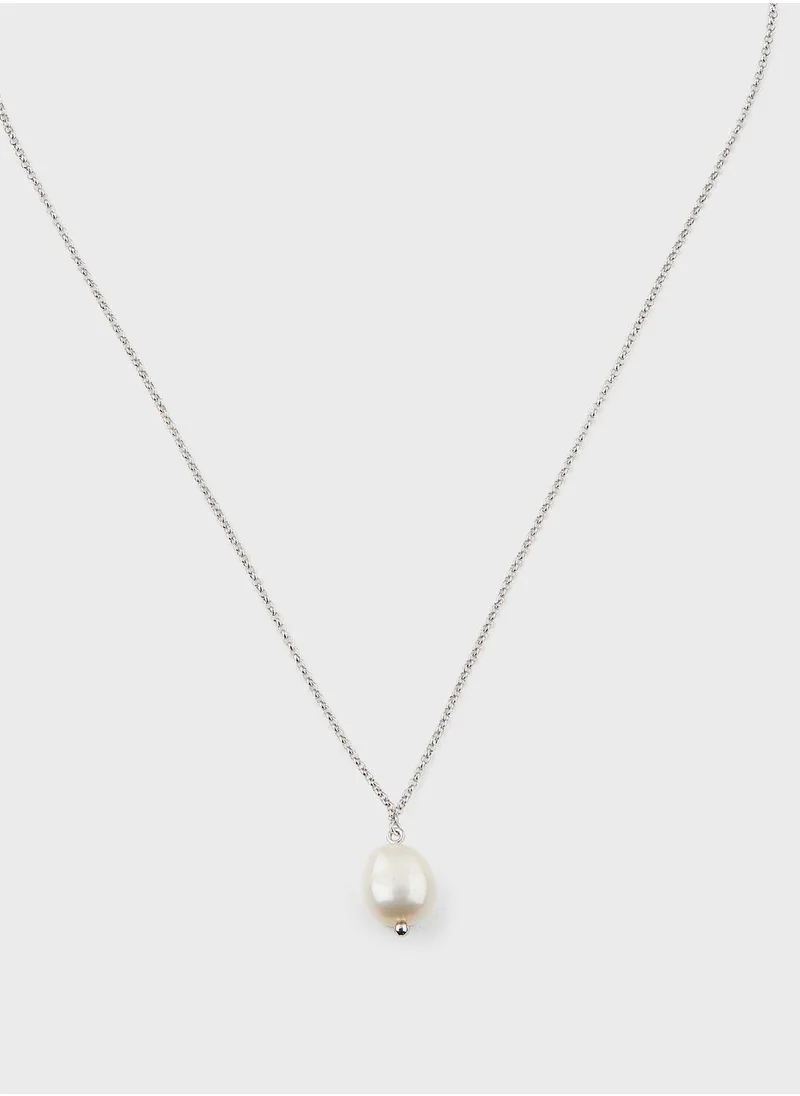 MOMNT Pearl Pendant Y Necklace