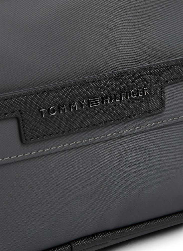 تومي هيلفيغر حقيبة أدوات زينة بسحاب أمامي - Image 3