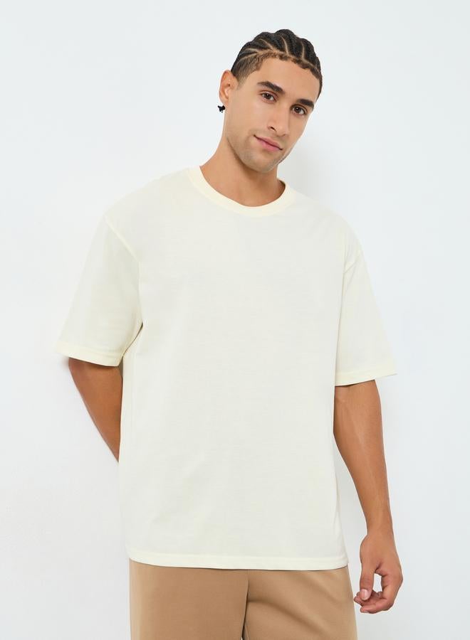 ستايلي تيشيرت مطرز بقصة واسعة - Image 3