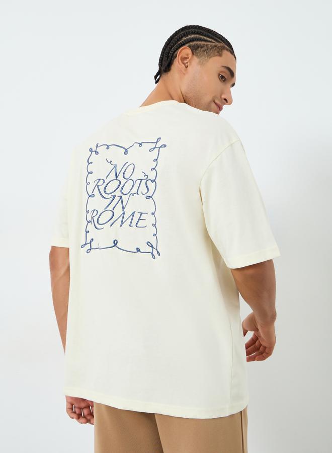 ستايلي تيشيرت مطرز بقصة واسعة - Image 1