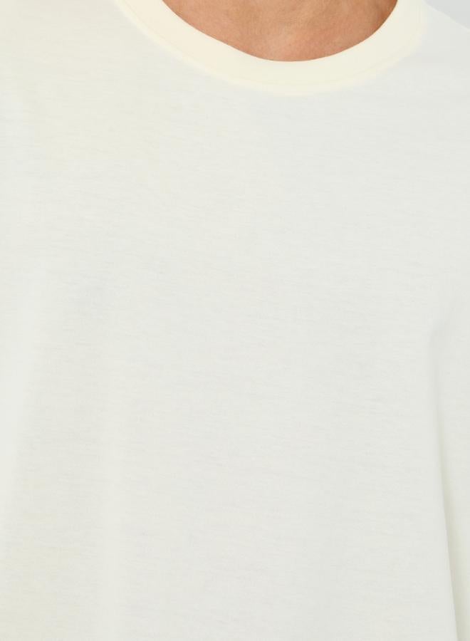 ستايلي تيشيرت مطرز بقصة واسعة - Image 4