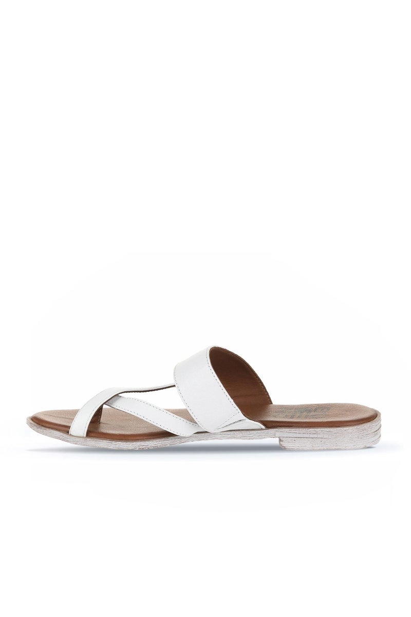 Bueno Slim Fit Flip Flop - Image 3