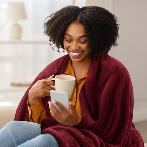 Utopia Bedding Fleece Blanket King Size Burgundy 300GSM Luxury Anti-Static Fuzzy Soft Microfiber Bed Blanket (90x102 Inch) - Image 3