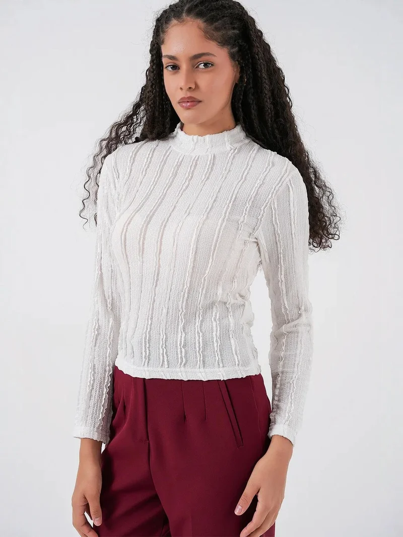 بيغ دارت بلوزة بياقة نصف عالية بنسيج بارز وقصة ضيقة