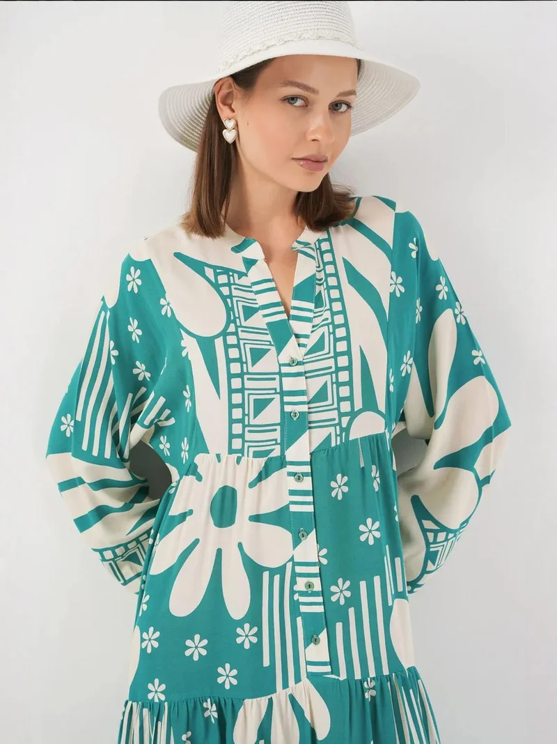 بيغ دارت فستان ماكسي بطبعة من بي دارت بياقة على شكل حرف  وإغلاق بأزرار