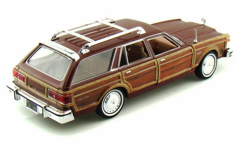 MOTORMAX 1979 Chrysler Lebaron Town & Country Wagon, Red with Woodie Siding Motormax 73331-1/24 Scale Diecast Model Car - Image 2