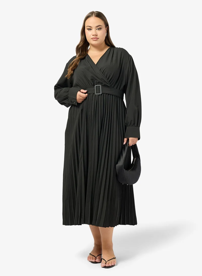 جينجر بلس فستان بكسرات ملتف بتصميم