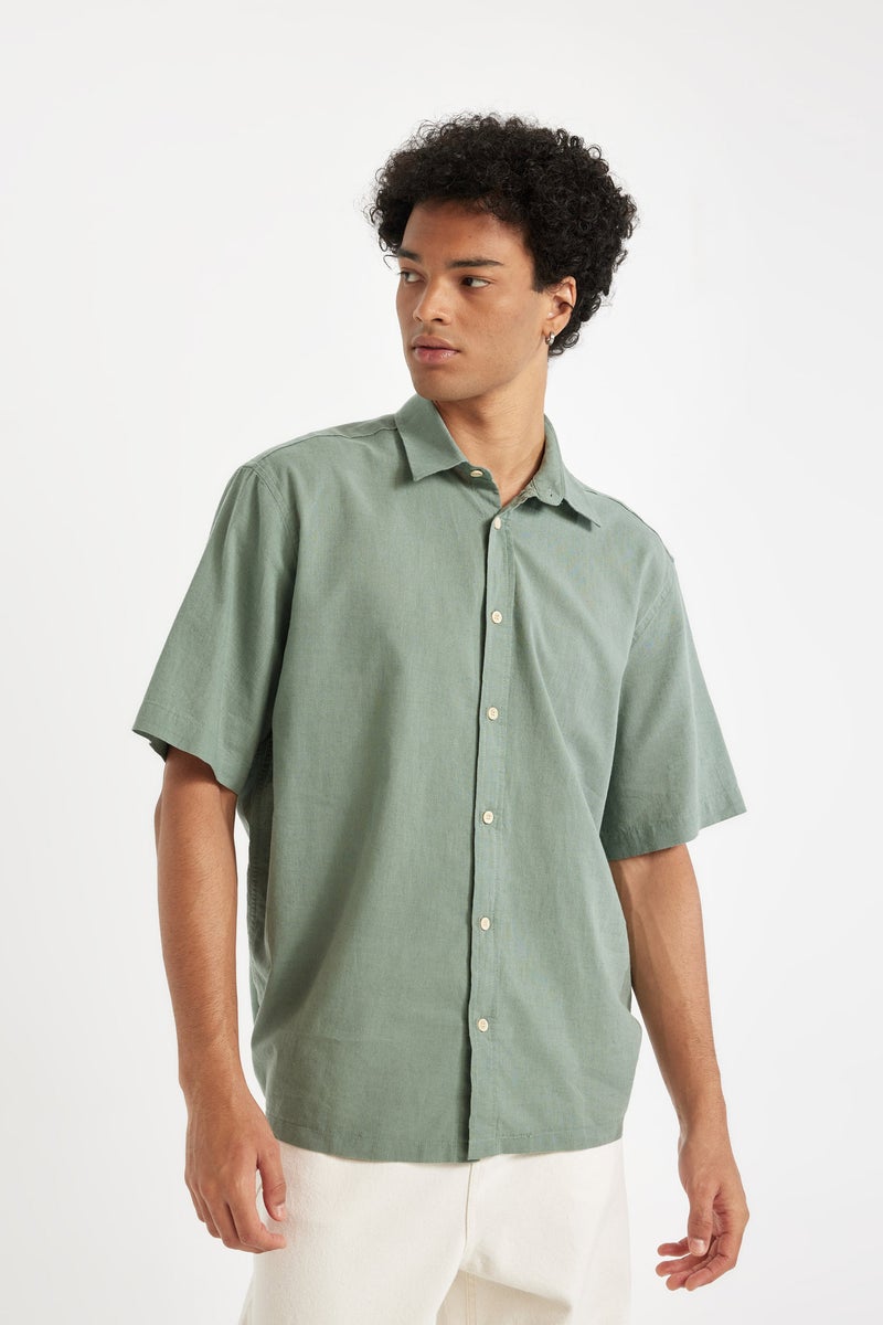 DeFacto Man Relax Fit Poplin Short Sleeve Shirt - Image 1