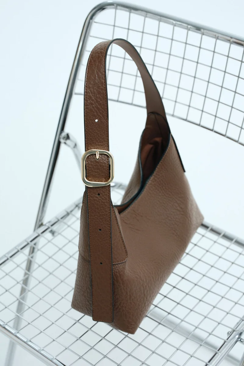 اتش اند ام حقيبة كتف