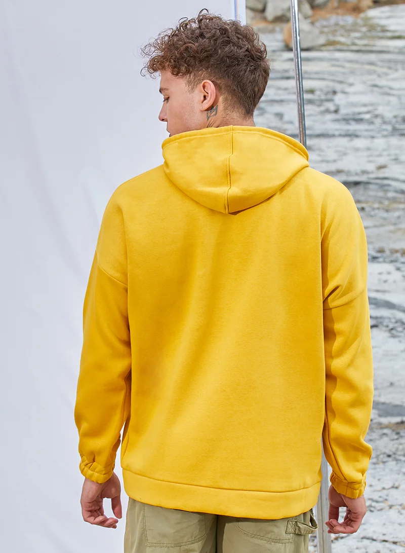 Campus Sutra Men's Mustard Yellow Oversized Pullover Sweatshirt With Kangaroo Pocket