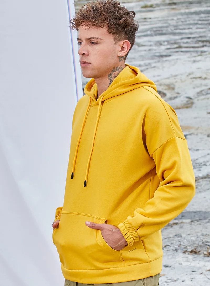 Campus Sutra Men's Mustard Yellow Oversized Pullover Sweatshirt With Kangaroo Pocket
