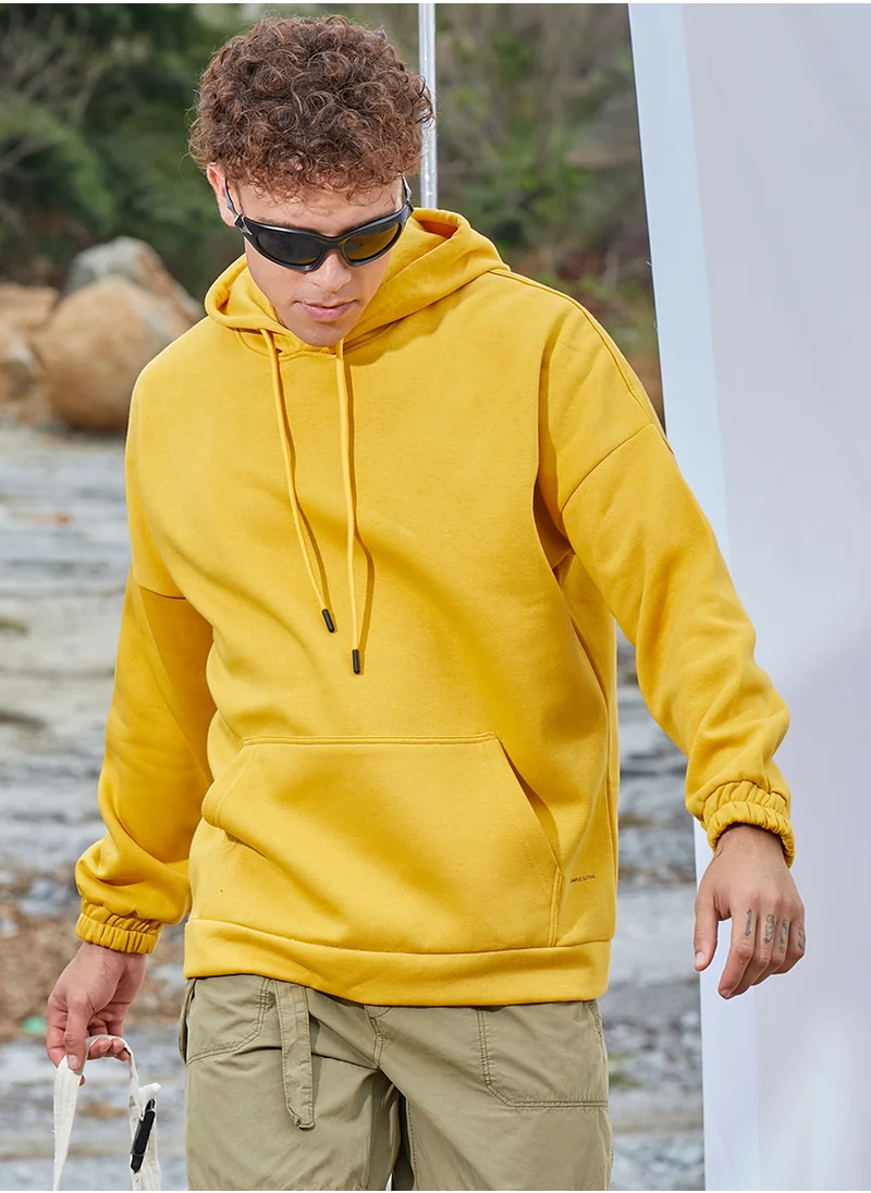 Campus Sutra Men's Mustard Yellow Oversized Pullover Sweatshirt With Kangaroo Pocket