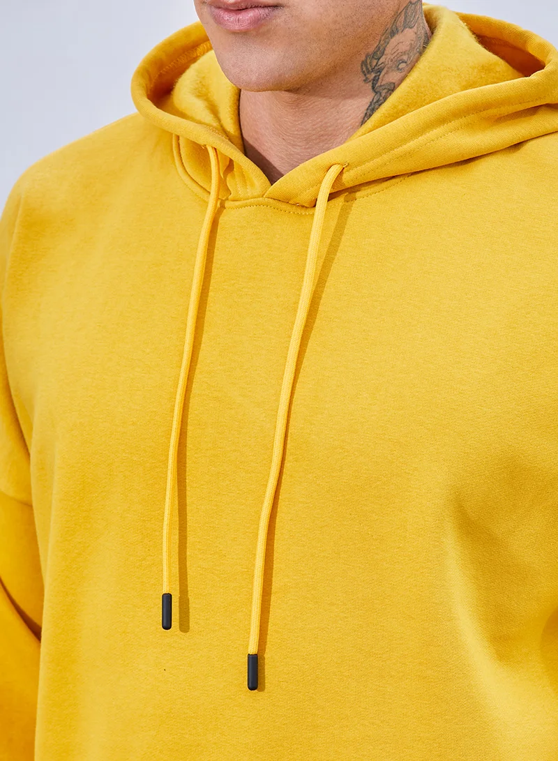 Campus Sutra Men's Mustard Yellow Oversized Pullover Sweatshirt With Kangaroo Pocket