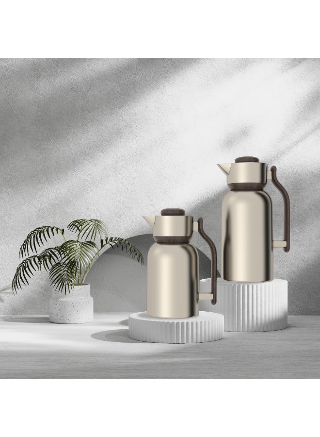 ريجال طقم ترامس ريبل ريجال سعة 1.0 و1.3 لتر – ستانلس ستيل مزدوج الجدار | لون قهوة فاتح مطفي مع لمسة خشبية | لحفظ المشروبات الساخنة والباردة - Image 1