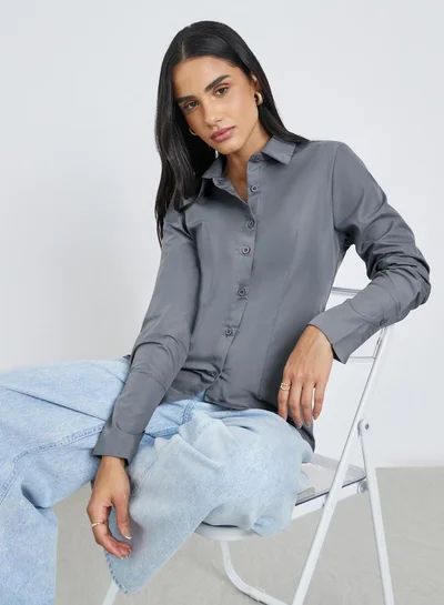 ستايلي قميص بياقة واسعة بأزرار صلبة